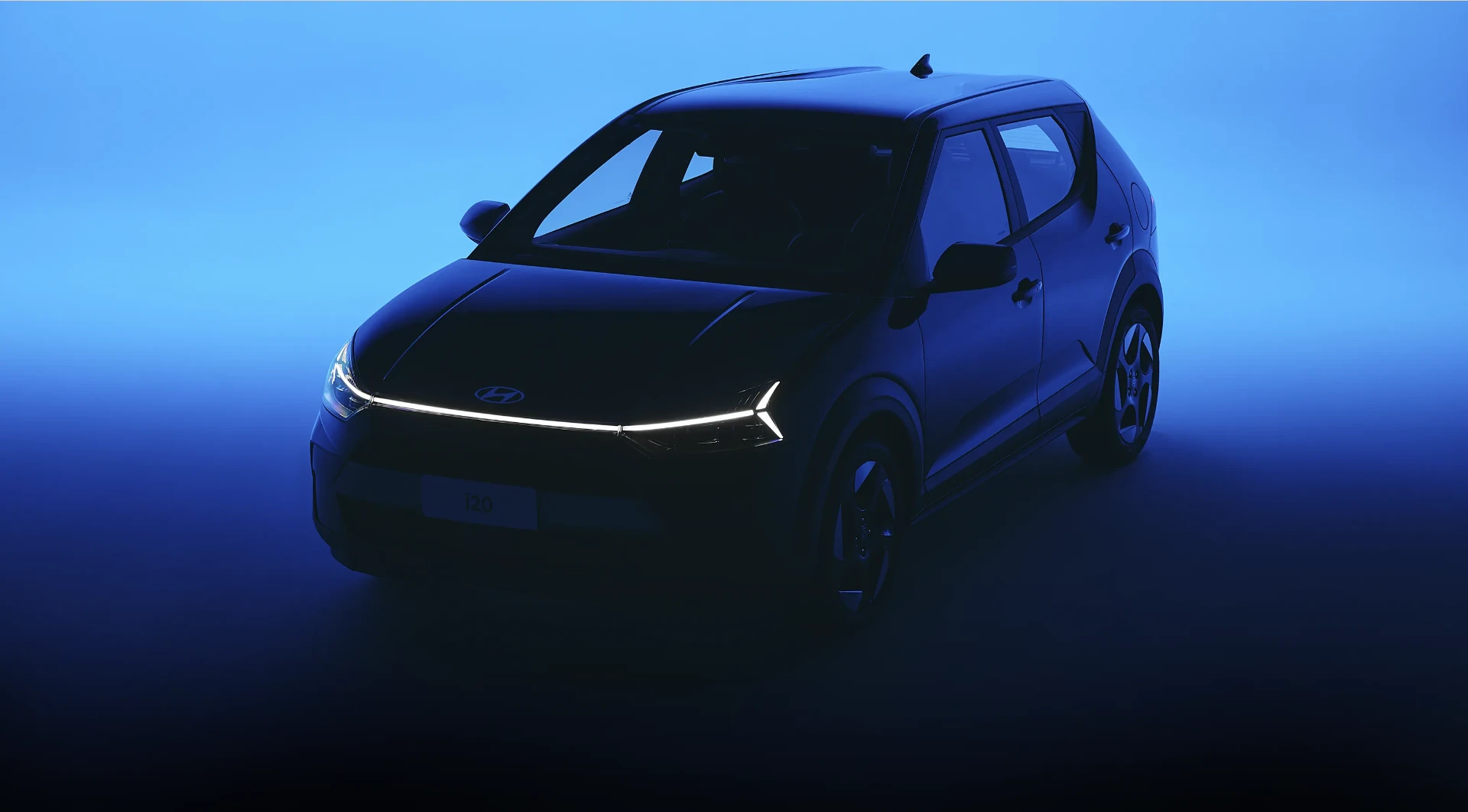Hyundai i20 em cenário iluminado em azul